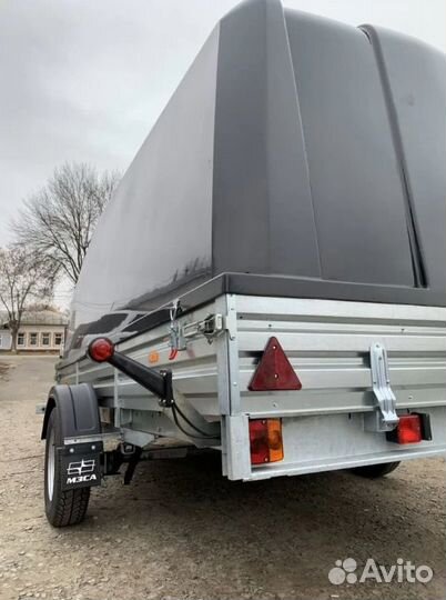 Прицеп с пластиковой крышкой