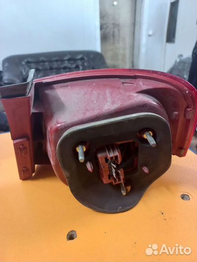 Фонарь левый Volkswagen Passat B6