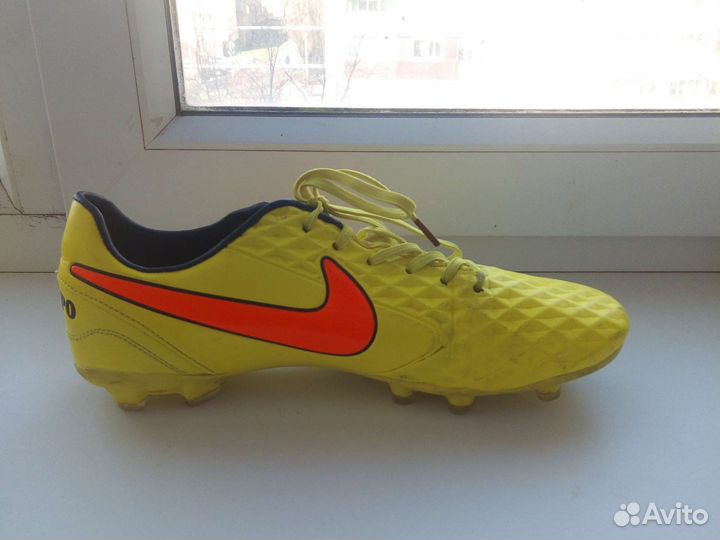 Футбольные бутсы nike