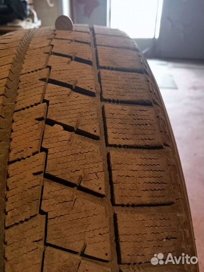 Bridgestone Blizzak VRX 215/45 R17 93
