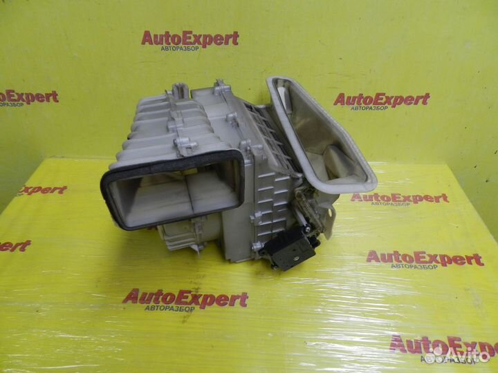 Корпус отопителя под моторчик Nissan Murano Z50