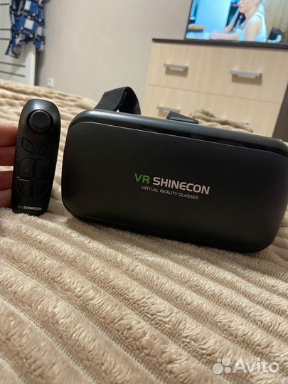 Виртуальные очки с джойстиками