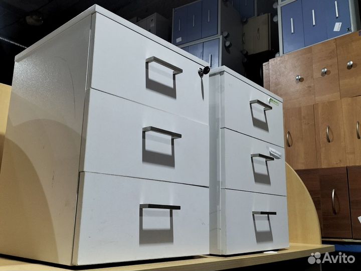 Тумба выкатная, приставная