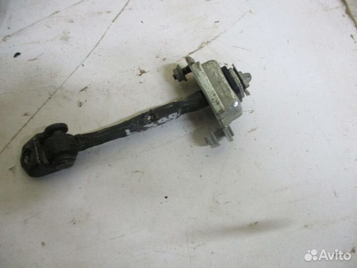 Ограничитель двери Форд Фиеста мк5 2008г