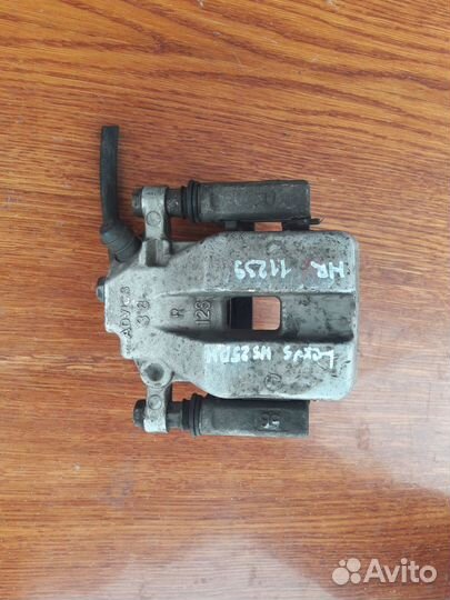 Суппорт задний Lexus HS250h