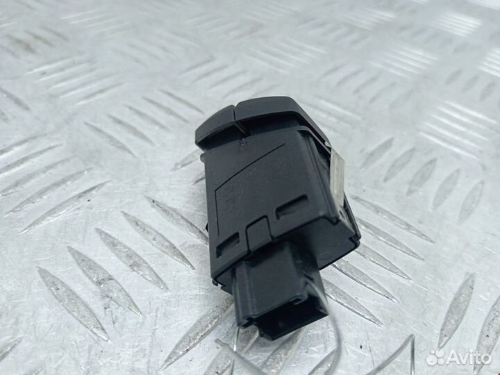 Кнопка аварийной сигнализации BMW 5 61319161896