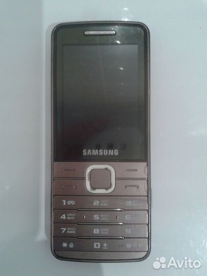 Телефон Samsung GT-S5610