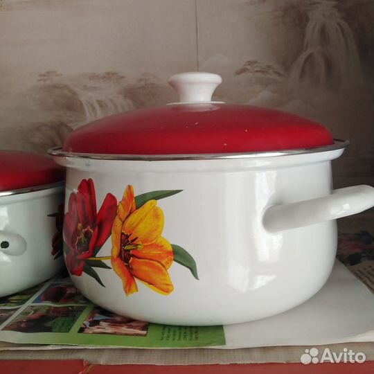 Набор эмалированных кастрюль с чайником