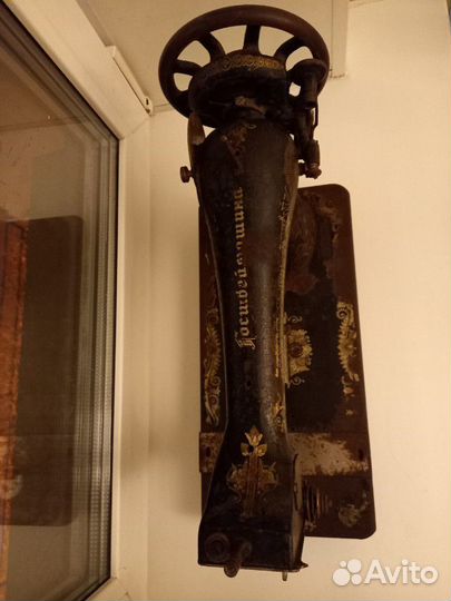 Швейная машина 