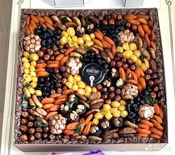 Букет из орехов и сухофруктов