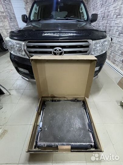 Радиатор охлаждения на toyota land cruiser 200