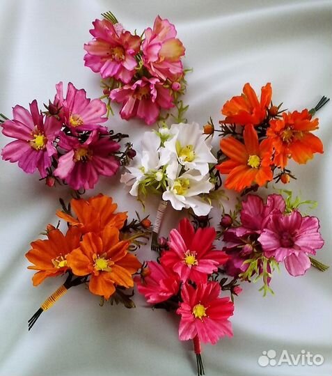 Бутоньерка-брошь 