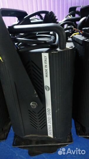 Профессиональный прожектор Scena 300/500