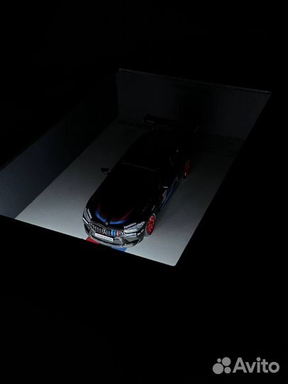 Машинка в рамке