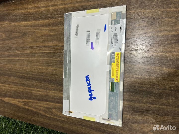 Матрица 15.6 40pin обычная (дефект)