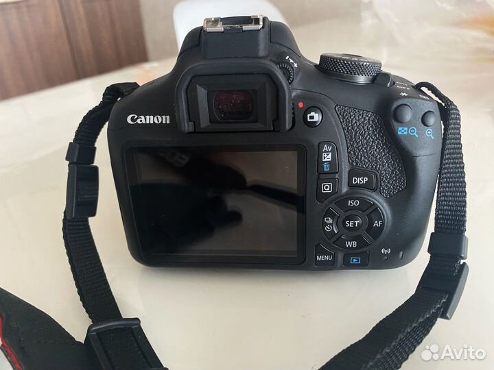 Зеркальный фотоаппарат canon eos 2000d kit 18-55