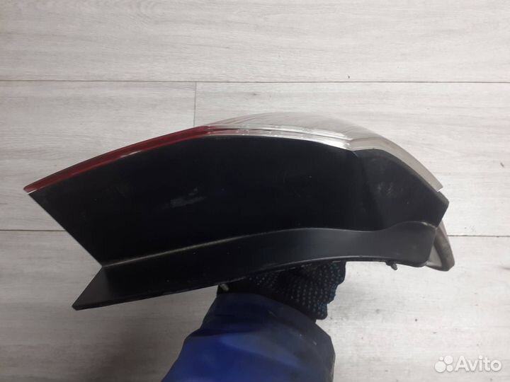 Фонарь задний левый Hyundai Genesis