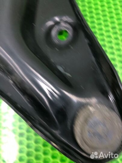 Рычаг подвески нижний передний правый Renault