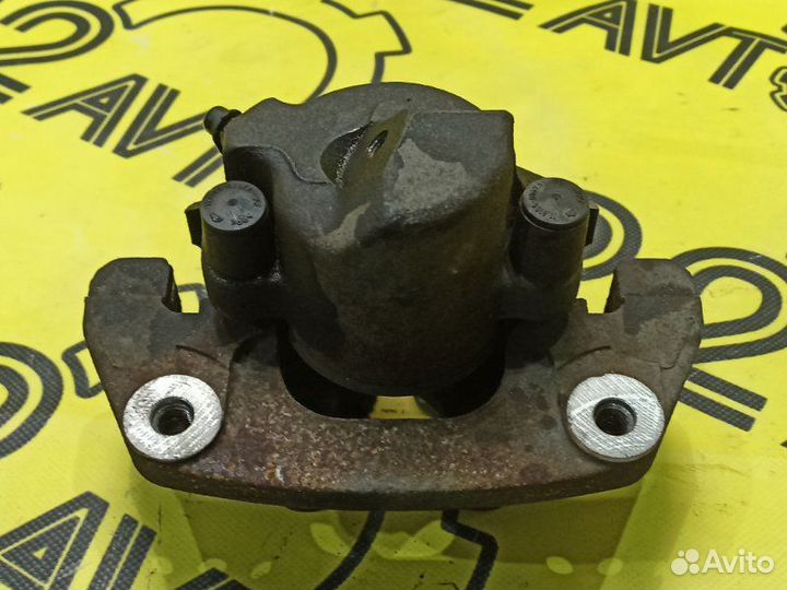 Суппорт передний правый Bmw X5 E53 N62B44 2004