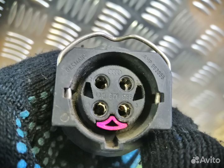 Разъём на фару Audi 100 C4