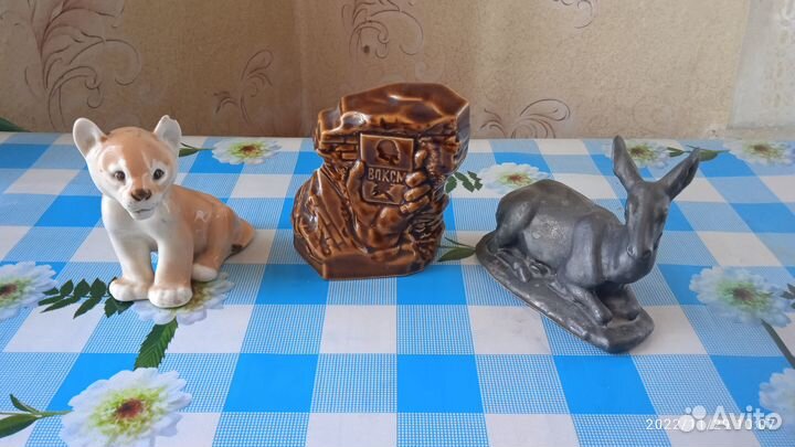 Три статуэтки