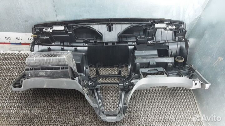 Панель передняя салона (торпедо) Nissan NV200 2011