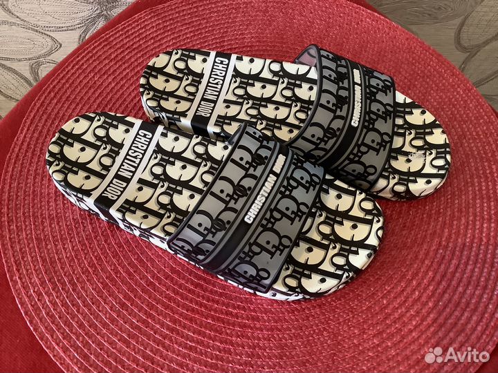 Сланцы Christian Dior новые р36