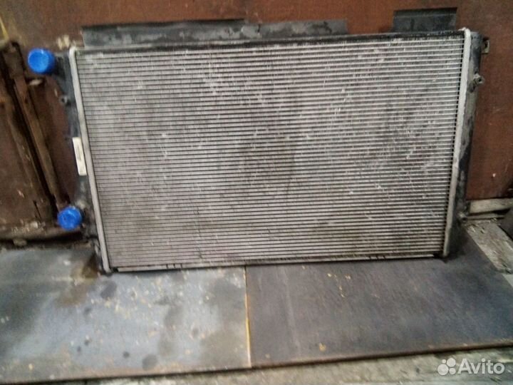 Радиатор системы охлаждения volkswagen touran 2010