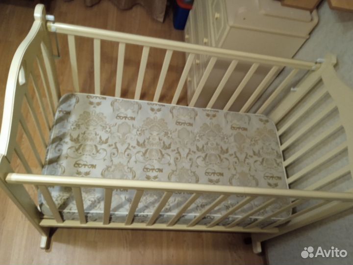 Детская кроватка