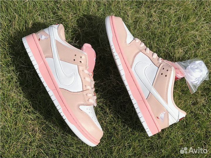 Nike SB Dunk Low Elite Pink