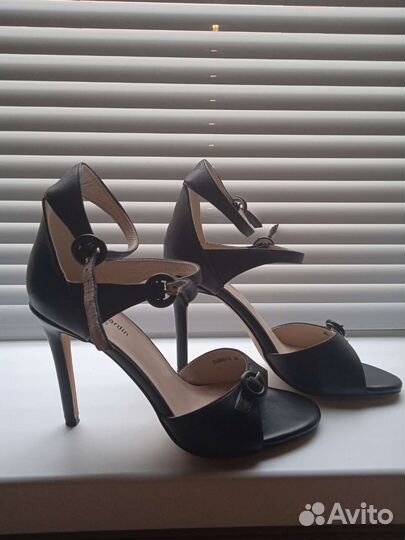 Босоножки женские