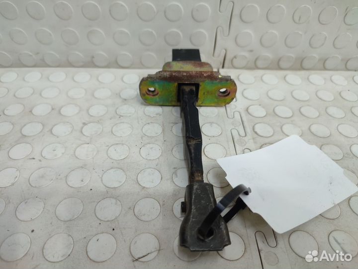 Ограничитель двери передний Mitsubishi Pajero 3