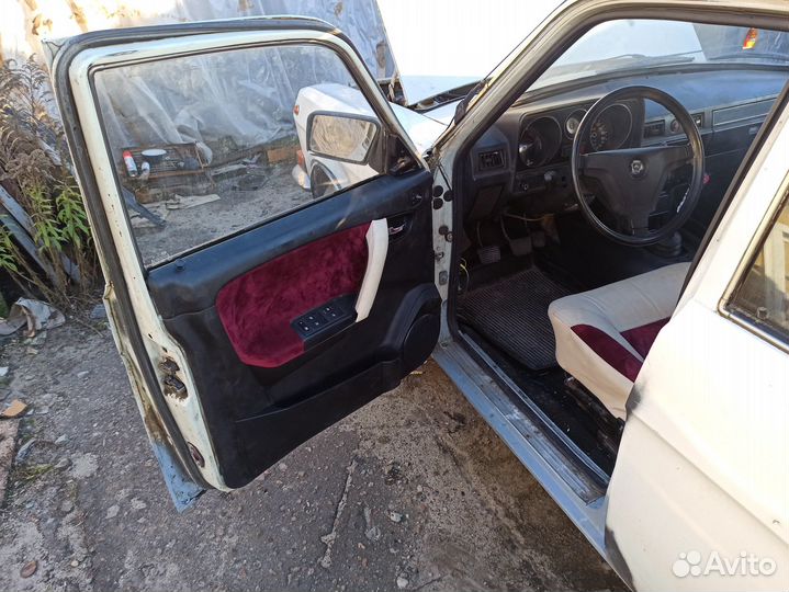 Запчасти и салон волга