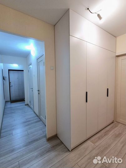 Распашной шкаф на заказ от фабрики