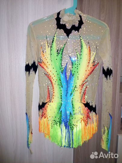 Купальники, предметы для художественной гимнастики