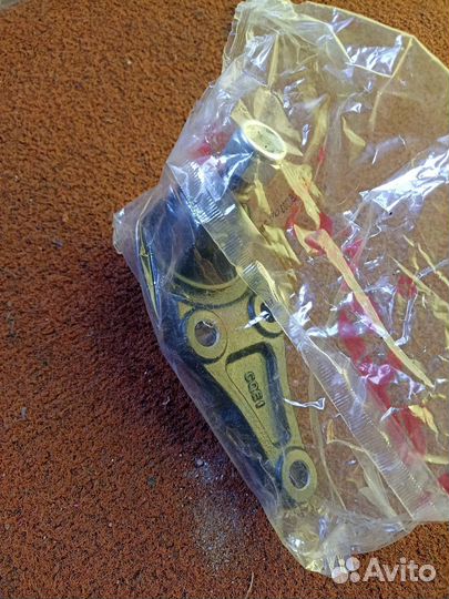 Шаровая опора нижняя на митсубиси L-200 IV