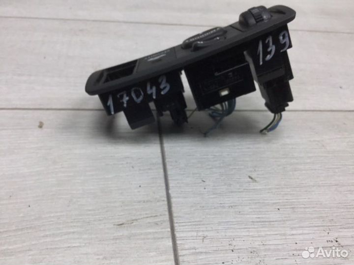 Кнопка управления зеркалами Toyota Corolla хэтчбек