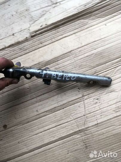 Форсунка топливная. Toyota Corolla Verso. Дв.1.8