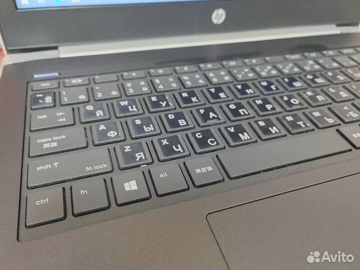 Ноутбук HP с 13 дюймовым экраном и процессором i7