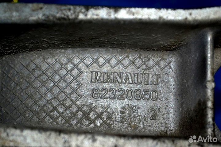 Кронштейн цилиндра подъёма кабины renault trucks P