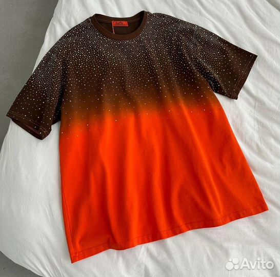 Стильная оранжевая футболка Hermes со стразами