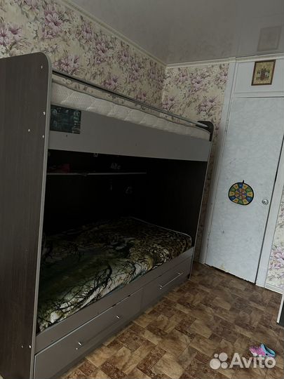 Кровать двухьярусная