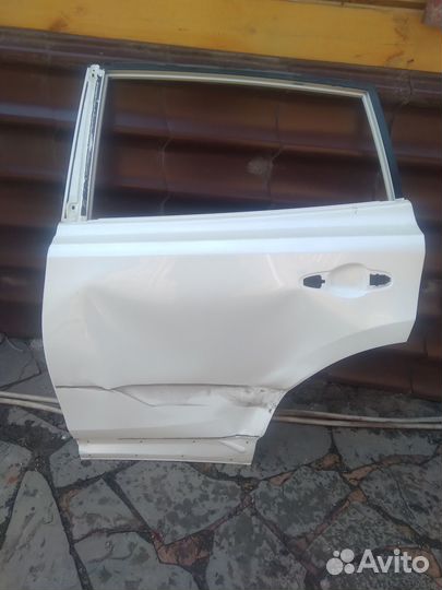 Toyota RAV 4 дверь