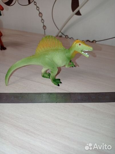 Фигурки динозавров
