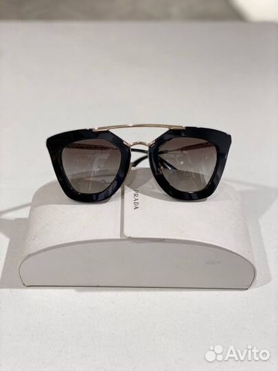 Солнцезащитные очки женские prada