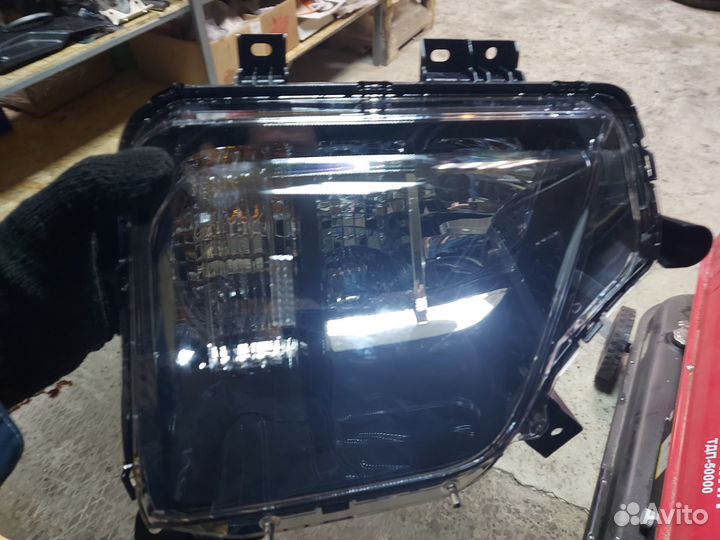 Фара Mitsubishi L200