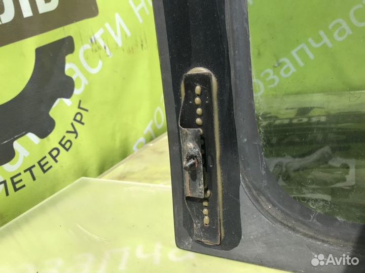 Стекло кузовное глухое заднее правое Dodge Caravan