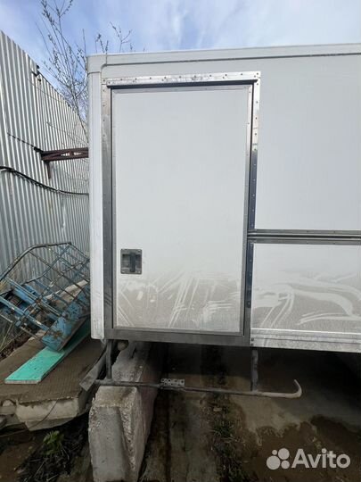 Будка с рефрижератором