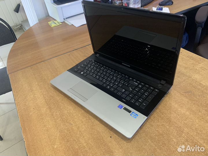 Samsung NP300E7Z Core i5/12Gb/SSD+HDD 17 дюймов