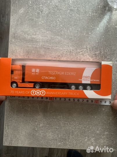 Модель грузовика TNT Express